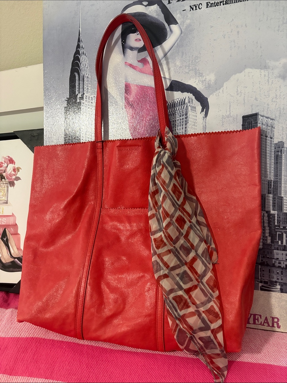 Banana Republic Pale Red Leather Scalloped-Top Tote - Picture 12 of 16
